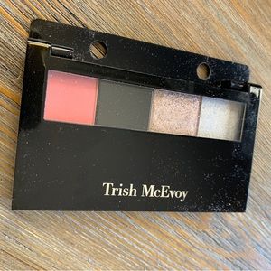 Trish McEvoy Four Eye Shadows + Blush - Brand New